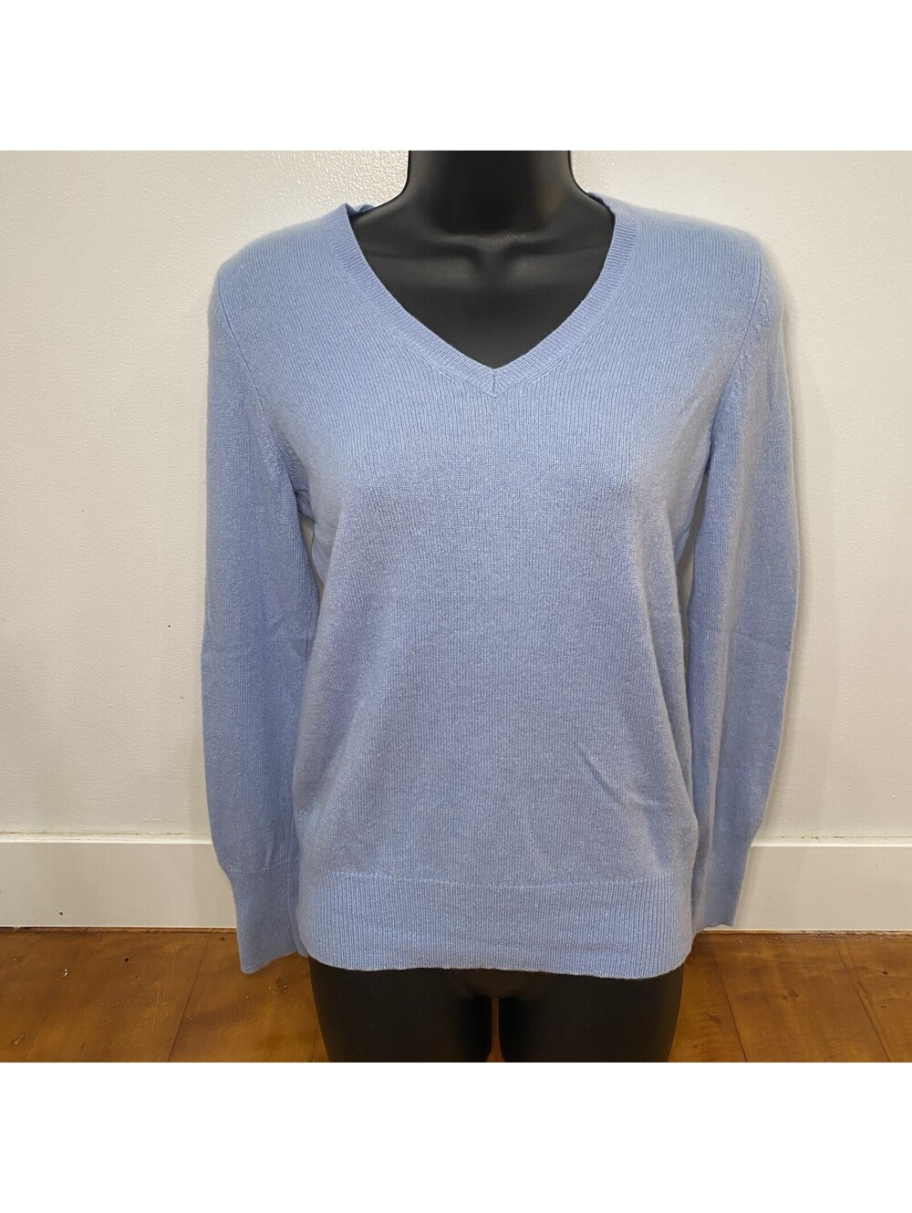 Only Mine Size S Essential Basic 2-Ply Cashmere Sweater V-Neck Long Sleeve